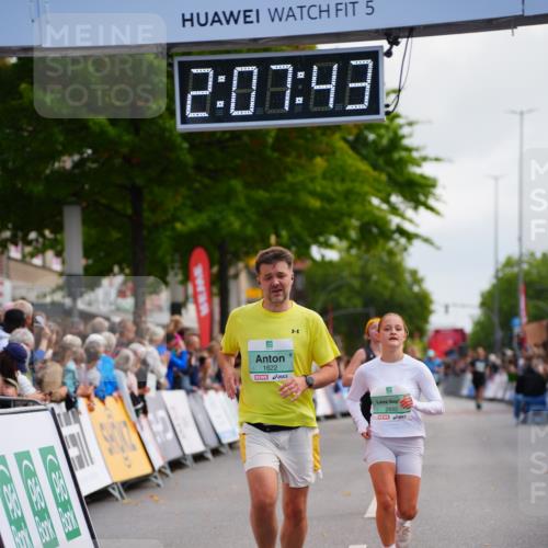 20.09.2026 - PSD Bank Halbmarathon LAZAROV Photography http://msf.ph/oto/10526798 20.09.2026 12:07:42 Ziel 1522, 1622, 1968, 2652, 2796, 4424 meine-sportfotos.de