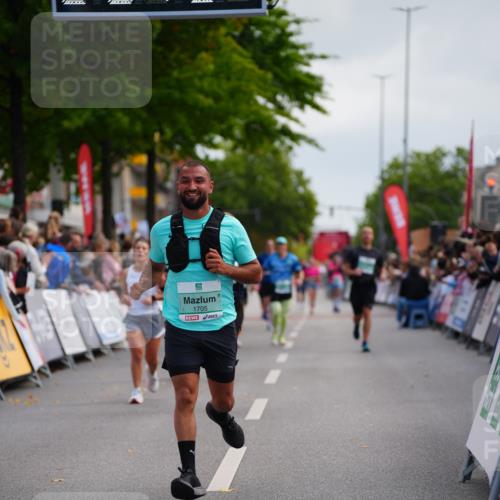 20.09.2026 - PSD Bank Halbmarathon LAZAROV Photography http://msf.ph/oto/10526960 20.09.2026 12:07:51 Ziel 1600, 1622, 1705, 1968, 2652, 3219, 3378 meine-sportfotos.de