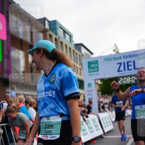 20.09.2026 - PSD Bank Halbmarathon LAZAROV Photography http://msf.ph/oto/10527220 20.09.2026 12:08:04 Ziel 1238, 2173, 2499, 3486, 3487, 4502, 4776 meine-sportfotos.de