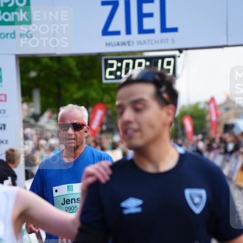 20.09.2026 - PSD Bank Halbmarathon LAZAROV Photography http://msf.ph/oto/10527779 20.09.2026 12:08:19 Ziel 1886, 2298, 2340, 2875, 2905, 2970, 3753 meine-sportfotos.de
