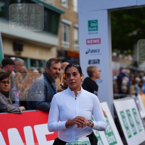 20.09.2026 - PSD Bank Halbmarathon LAZAROV Photography http://msf.ph/oto/10527861 20.09.2026 12:08:23 Ziel 2298, 2340, 2905 meine-sportfotos.de