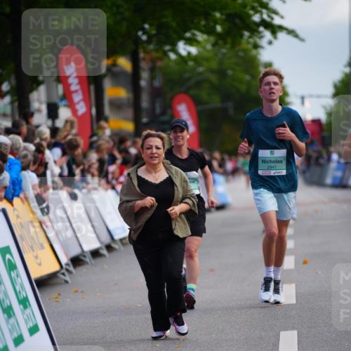 20.09.2026 - PSD Bank Halbmarathon LAZAROV Photography http://msf.ph/oto/10527962 20.09.2026 12:08:34 Ziel 1229, 2478, 2941 meine-sportfotos.de