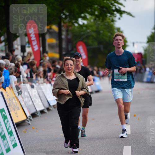 20.09.2026 - PSD Bank Halbmarathon LAZAROV Photography http://msf.ph/oto/10527977 20.09.2026 12:08:34 Ziel 1229, 2478, 2941 meine-sportfotos.de