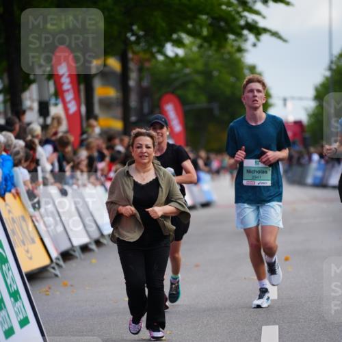 20.09.2026 - PSD Bank Halbmarathon LAZAROV Photography http://msf.ph/oto/10527996 20.09.2026 12:08:34 Ziel 1229, 2478, 2941 meine-sportfotos.de