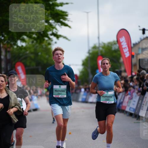 20.09.2026 - PSD Bank Halbmarathon LAZAROV Photography http://msf.ph/oto/10528013 20.09.2026 12:08:34 Ziel 1229, 2478, 2941 meine-sportfotos.de