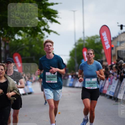 20.09.2026 - PSD Bank Halbmarathon LAZAROV Photography http://msf.ph/oto/10528022 20.09.2026 12:08:35 Ziel 1229, 2478, 2941 meine-sportfotos.de
