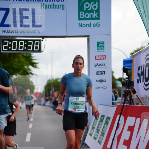 20.09.2026 - PSD Bank Halbmarathon LAZAROV Photography http://msf.ph/oto/10528082 20.09.2026 12:08:38 Ziel 1229, 2478, 2941, 4613 meine-sportfotos.de