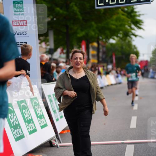20.09.2026 - PSD Bank Halbmarathon LAZAROV Photography http://msf.ph/oto/10528089 20.09.2026 12:08:39 Ziel 1229, 2478, 2941, 4613 meine-sportfotos.de