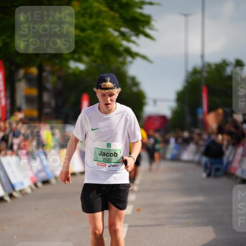 20.09.2026 - PSD Bank Halbmarathon LAZAROV Photography http://msf.ph/oto/10528176 20.09.2026 12:08:45 Ziel 2478, 2522, 4613 meine-sportfotos.de