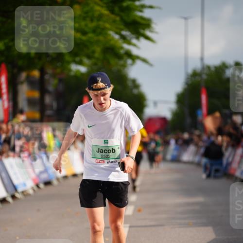 20.09.2026 - PSD Bank Halbmarathon LAZAROV Photography http://msf.ph/oto/10528183 20.09.2026 12:08:45 Ziel 2478, 2522, 4613 meine-sportfotos.de