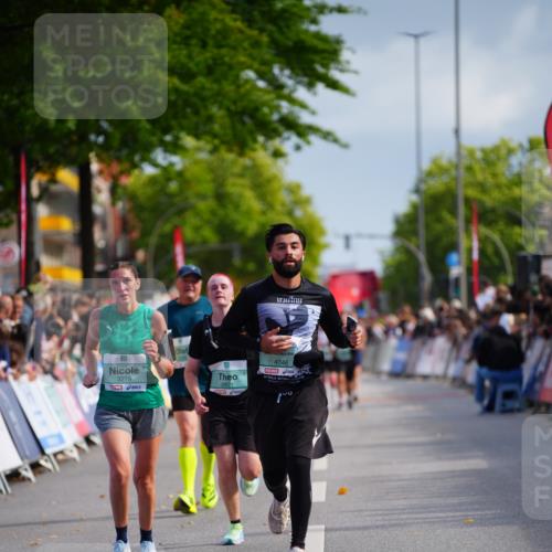 20.09.2026 - PSD Bank Halbmarathon LAZAROV Photography http://msf.ph/oto/10528305 20.09.2026 12:08:59 Ziel 2621, 3279, 4046, 4511 meine-sportfotos.de