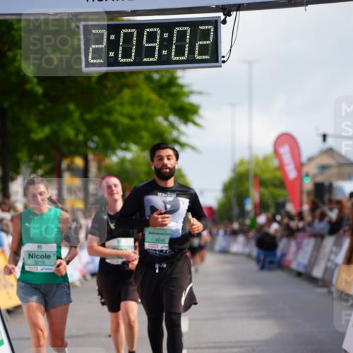 20.09.2026 - PSD Bank Halbmarathon LAZAROV Photography http://msf.ph/oto/10528362 20.09.2026 12:09:01 Ziel 2621, 3279, 3690, 4046 meine-sportfotos.de