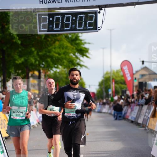 20.09.2026 - PSD Bank Halbmarathon LAZAROV Photography http://msf.ph/oto/10528378 20.09.2026 12:09:01 Ziel 2621, 3279, 3690, 4046 meine-sportfotos.de