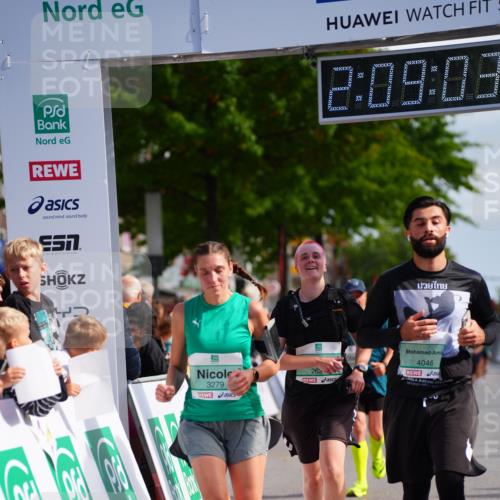 20.09.2026 - PSD Bank Halbmarathon LAZAROV Photography http://msf.ph/oto/10528387 20.09.2026 12:09:02 Ziel 2621, 3279, 3690, 4046 meine-sportfotos.de