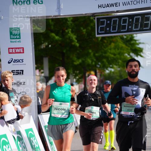 20.09.2026 - PSD Bank Halbmarathon LAZAROV Photography http://msf.ph/oto/10528402 20.09.2026 12:09:02 Ziel 2621, 3279, 3690, 4046 meine-sportfotos.de