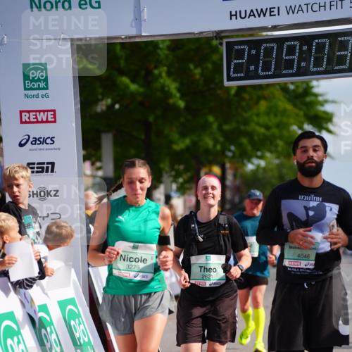20.09.2026 - PSD Bank Halbmarathon LAZAROV Photography http://msf.ph/oto/10528410 20.09.2026 12:09:02 Ziel 2621, 3279, 3690, 4046 meine-sportfotos.de
