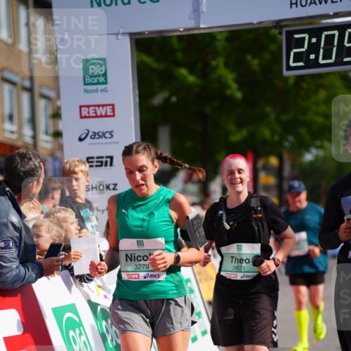 20.09.2026 - PSD Bank Halbmarathon LAZAROV Photography http://msf.ph/oto/10528424 20.09.2026 12:09:03 Ziel 2621, 3279, 3690, 4046 meine-sportfotos.de
