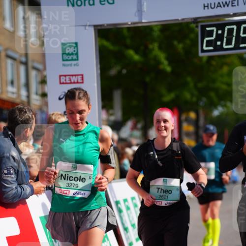 20.09.2026 - PSD Bank Halbmarathon LAZAROV Photography http://msf.ph/oto/10528448 20.09.2026 12:09:03 Ziel 2621, 3279, 3690, 4046 meine-sportfotos.de
