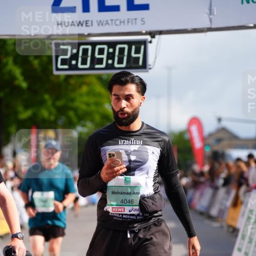 20.09.2026 - PSD Bank Halbmarathon LAZAROV Photography http://msf.ph/oto/10528463 20.09.2026 12:09:04 Ziel 2621, 3279, 3690, 4046 meine-sportfotos.de