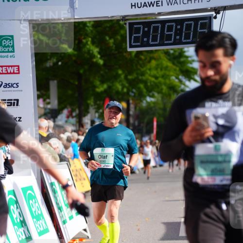 20.09.2026 - PSD Bank Halbmarathon LAZAROV Photography http://msf.ph/oto/10528475 20.09.2026 12:09:05 Ziel 2621, 3279, 3690, 4046 meine-sportfotos.de