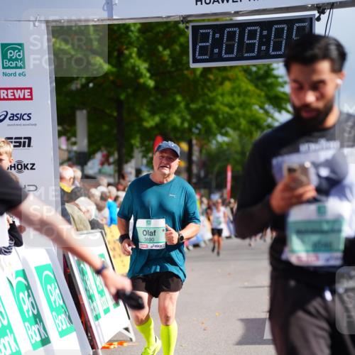 20.09.2026 - PSD Bank Halbmarathon LAZAROV Photography http://msf.ph/oto/10528479 20.09.2026 12:09:05 Ziel 2621, 3279, 3690, 4046 meine-sportfotos.de