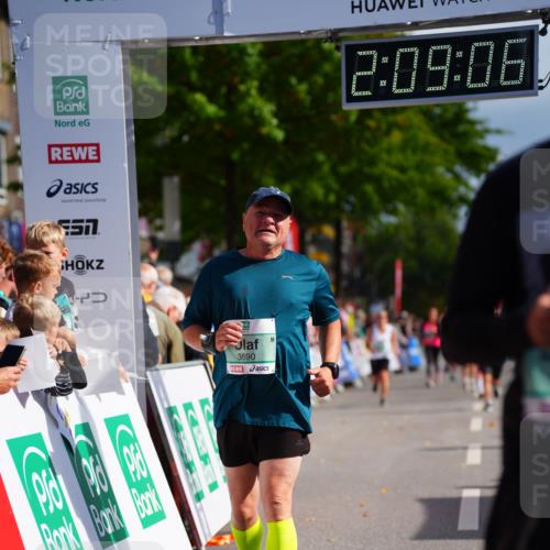 20.09.2026 - PSD Bank Halbmarathon LAZAROV Photography http://msf.ph/oto/10528486 20.09.2026 12:09:05 Ziel 2621, 3279, 3690, 4046 meine-sportfotos.de
