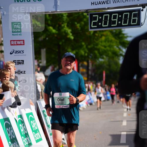 20.09.2026 - PSD Bank Halbmarathon LAZAROV Photography http://msf.ph/oto/10528498 20.09.2026 12:09:06 Ziel 2621, 3279, 3690, 4046 meine-sportfotos.de