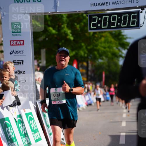 20.09.2026 - PSD Bank Halbmarathon LAZAROV Photography http://msf.ph/oto/10528504 20.09.2026 12:09:06 Ziel 2621, 3279, 3690, 4046 meine-sportfotos.de