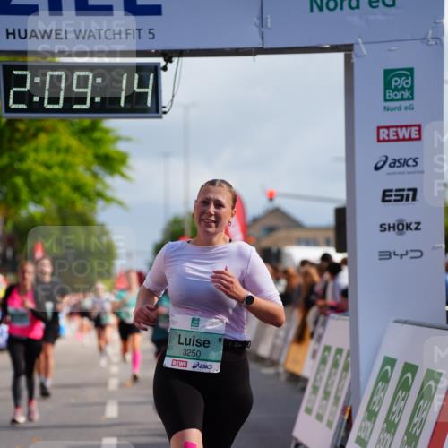 20.09.2026 - PSD Bank Halbmarathon LAZAROV Photography http://msf.ph/oto/10528612 20.09.2026 12:09:14 Ziel 1065, 1066, 1290, 1534, 1945, 2188, 3250, 3432, 4240 meine-sportfotos.de