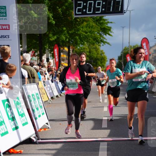20.09.2026 - PSD Bank Halbmarathon LAZAROV Photography http://msf.ph/oto/10528649 20.09.2026 12:09:16 Ziel 1065, 1066, 1290, 1534, 1945, 2188, 2405, 3250, 3432, 4240 meine-sportfotos.de