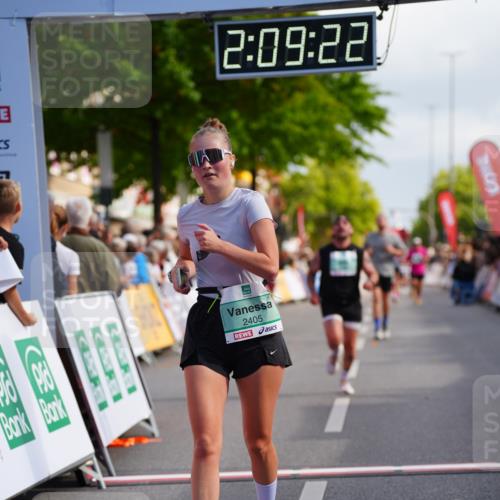 20.09.2026 - PSD Bank Halbmarathon LAZAROV Photography http://msf.ph/oto/10528775 20.09.2026 12:09:22 Ziel 1065, 1066, 1945, 2405, 3432, 4240, 4559 meine-sportfotos.de