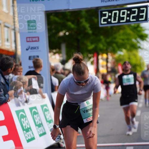 20.09.2026 - PSD Bank Halbmarathon LAZAROV Photography http://msf.ph/oto/10528872 20.09.2026 12:09:23 Ziel 1065, 1066, 1945, 2405, 3432, 4240, 4559 meine-sportfotos.de