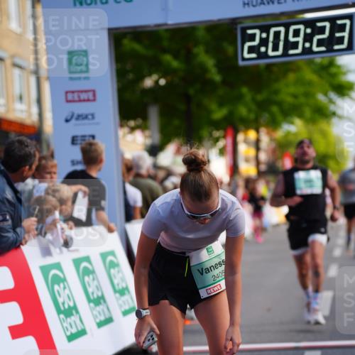 20.09.2026 - PSD Bank Halbmarathon LAZAROV Photography http://msf.ph/oto/10528881 20.09.2026 12:09:23 Ziel 1065, 1066, 1945, 2405, 3432, 4240, 4559 meine-sportfotos.de
