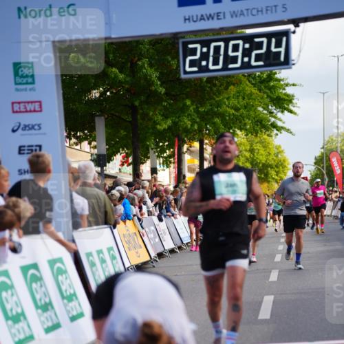 20.09.2026 - PSD Bank Halbmarathon LAZAROV Photography http://msf.ph/oto/10528886 20.09.2026 12:09:23 Ziel 1065, 1066, 1945, 2405, 3432, 4240, 4559 meine-sportfotos.de