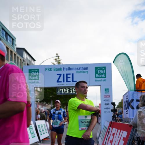 20.09.2026 - PSD Bank Halbmarathon LAZAROV Photography http://msf.ph/oto/10529077 20.09.2026 12:09:37 Ziel 1031, 1167, 1176, 2198, 2526, 3137, 3339, 3813, 3816, 4030, 4233, 4234, 4563 meine-sportfotos.de