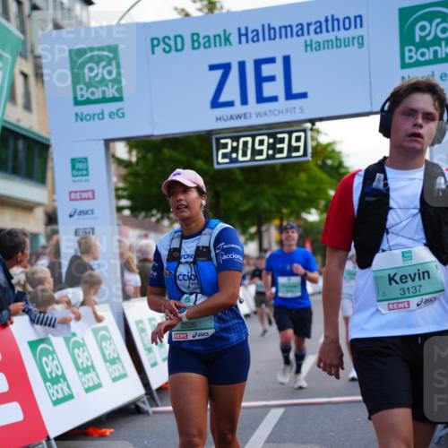 20.09.2026 - PSD Bank Halbmarathon LAZAROV Photography http://msf.ph/oto/10529082 20.09.2026 12:09:38 Ziel 1031, 1167, 1176, 2025, 2198, 2526, 3137, 3339, 3813, 3816, 4030, 4233, 4234, 4563 meine-sportfotos.de