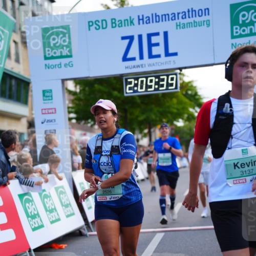 20.09.2026 - PSD Bank Halbmarathon LAZAROV Photography http://msf.ph/oto/10529090 20.09.2026 12:09:38 Ziel 1031, 1167, 1176, 2025, 2198, 2526, 3137, 3339, 3813, 3816, 4030, 4233, 4234, 4563 meine-sportfotos.de