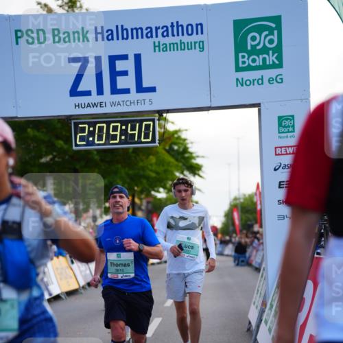 20.09.2026 - PSD Bank Halbmarathon LAZAROV Photography http://msf.ph/oto/10529112 20.09.2026 12:09:39 Ziel 1031, 1167, 1176, 2025, 2198, 2526, 3137, 3339, 3813, 3816, 4030, 4233, 4234, 4563 meine-sportfotos.de