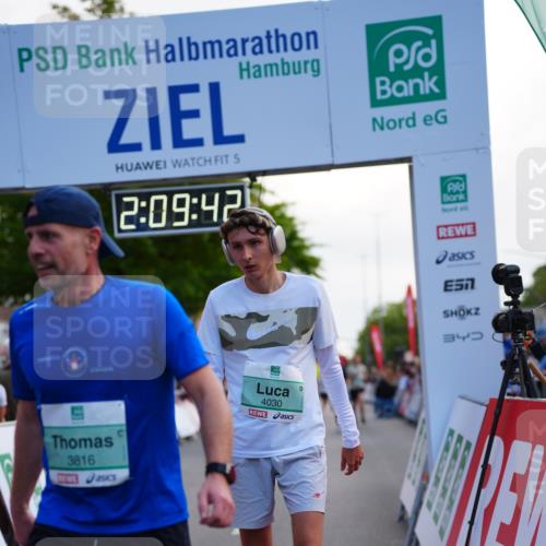 20.09.2026 - PSD Bank Halbmarathon LAZAROV Photography http://msf.ph/oto/10529161 20.09.2026 12:09:41 Ziel 1031, 1167, 2025, 2198, 2526, 3137, 3339, 3816, 4030, 4563 meine-sportfotos.de