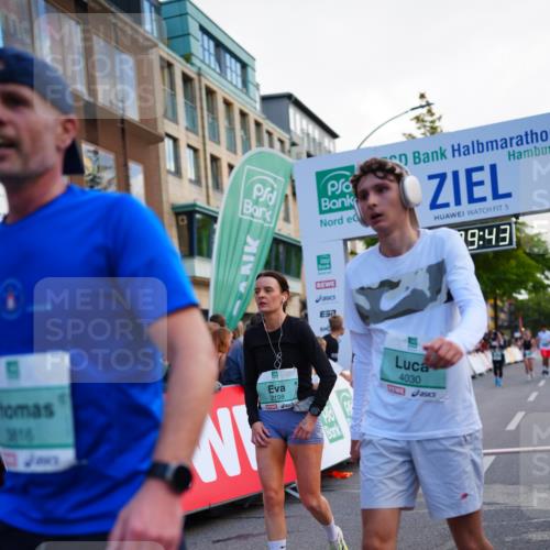 20.09.2026 - PSD Bank Halbmarathon LAZAROV Photography http://msf.ph/oto/10529172 20.09.2026 12:09:43 Ziel 1031, 1167, 2025, 2198, 2526, 3137, 3339, 3816, 4030 meine-sportfotos.de