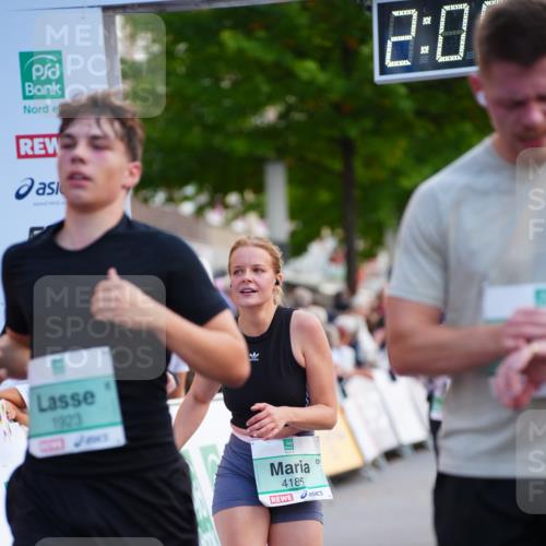 20.09.2026 - PSD Bank Halbmarathon LAZAROV Photography http://msf.ph/oto/10529235 20.09.2026 12:09:49 Ziel 1772, 1923, 2004, 2025, 4185, 4196, 4715 meine-sportfotos.de