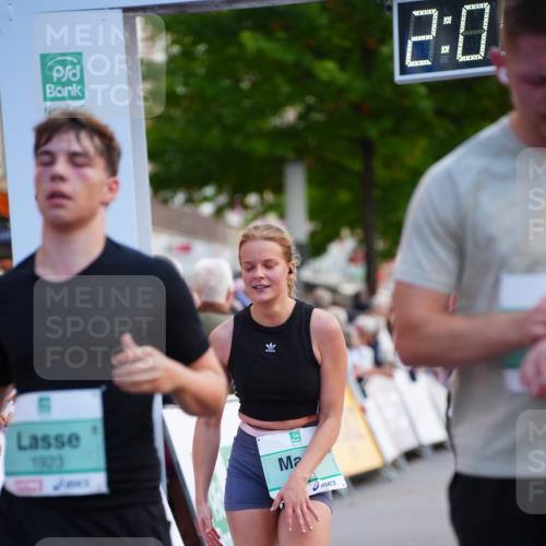 20.09.2026 - PSD Bank Halbmarathon LAZAROV Photography http://msf.ph/oto/10529239 20.09.2026 12:09:49 Ziel 1772, 1923, 2004, 2025, 4185, 4196, 4715 meine-sportfotos.de