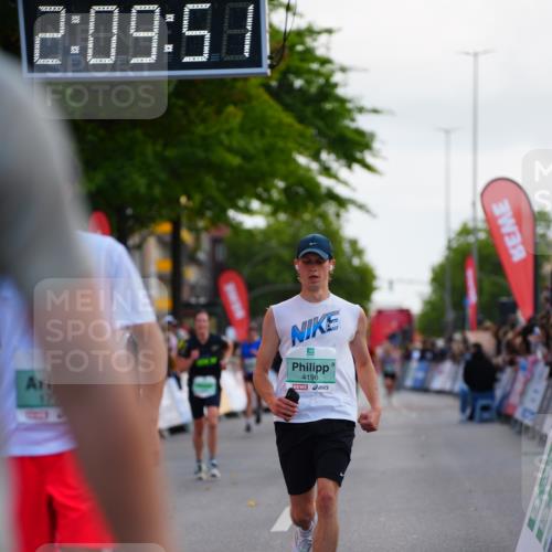 20.09.2026 - PSD Bank Halbmarathon LAZAROV Photography http://msf.ph/oto/10529252 20.09.2026 12:09:51 Ziel 1772, 1923, 2004, 2018, 4185, 4196, 4715 meine-sportfotos.de
