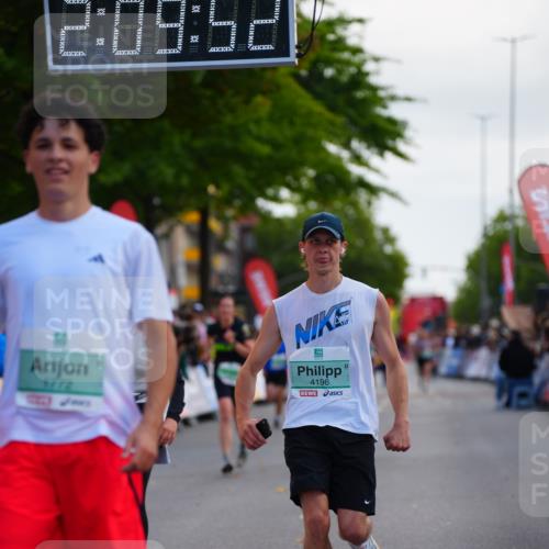 20.09.2026 - PSD Bank Halbmarathon LAZAROV Photography http://msf.ph/oto/10529256 20.09.2026 12:09:51 Ziel 1772, 1923, 2004, 2018, 4185, 4196, 4715 meine-sportfotos.de