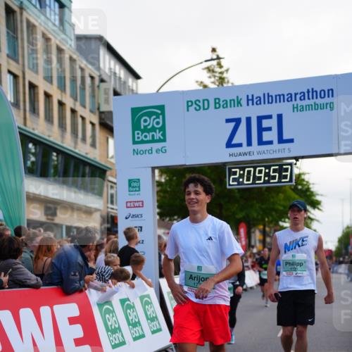 20.09.2026 - PSD Bank Halbmarathon LAZAROV Photography http://msf.ph/oto/10529267 20.09.2026 12:09:52 Ziel 1772, 1923, 2004, 2018, 4185, 4196, 4703, 4715 meine-sportfotos.de