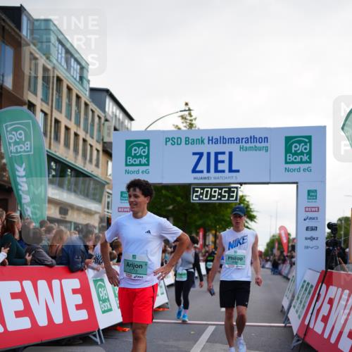 20.09.2026 - PSD Bank Halbmarathon LAZAROV Photography http://msf.ph/oto/10529273 20.09.2026 12:09:53 Ziel 1772, 1923, 2004, 2018, 2434, 2599, 4185, 4196, 4703, 4715 meine-sportfotos.de