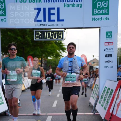 20.09.2026 - PSD Bank Halbmarathon LAZAROV Photography http://msf.ph/oto/10529634 20.09.2026 12:10:09 Ziel 1179, 1180, 1942, 2278, 2497, 2667, 2963, 3338, 4397 meine-sportfotos.de