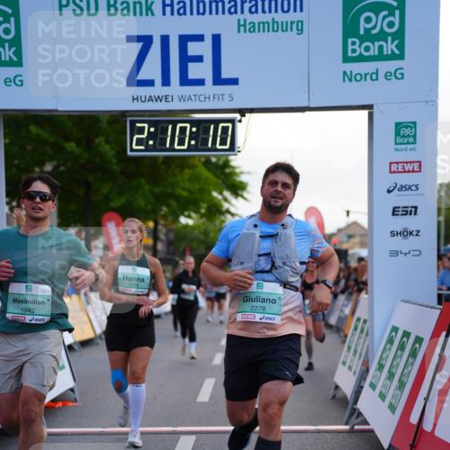 20.09.2026 - PSD Bank Halbmarathon LAZAROV Photography http://msf.ph/oto/10529684 20.09.2026 12:10:09 Ziel 1179, 1180, 1942, 2278, 2497, 2667, 2963, 3338, 4397 meine-sportfotos.de
