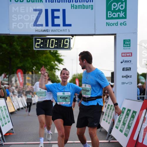 20.09.2026 - PSD Bank Halbmarathon LAZAROV Photography http://msf.ph/oto/10529966 20.09.2026 12:10:18 Ziel 1075, 1076, 1179, 2163, 2826, 2963, 3391, 3742, 3897, 4301, 4490 meine-sportfotos.de