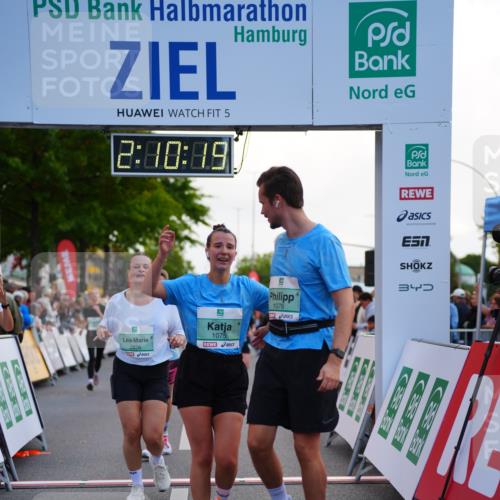20.09.2026 - PSD Bank Halbmarathon LAZAROV Photography http://msf.ph/oto/10529972 20.09.2026 12:10:18 Ziel 1075, 1076, 1179, 2163, 2826, 2963, 3391, 3742, 3897, 4301, 4490 meine-sportfotos.de